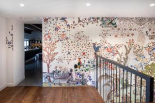 Per casa Giglio, spazio solidale a Torino che ospita le famiglie dei bambini non abbienti ricoverati, l'artista Francesco Simeti ha realizzato un'opera a parete Per casa Giglio, spazio solidale a Torino che ospita le famiglie dei bambini non abbienti ricoverati, l'artista Francesco Simeti ha realizzato un'opera a parete