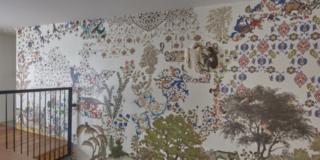 Per casa Giglio, spazio solidale a Torino che ospita le famiglie dei bambini non abbienti ricoverati, l'artista Francesco Simeti ha realizzato un'opera a parete