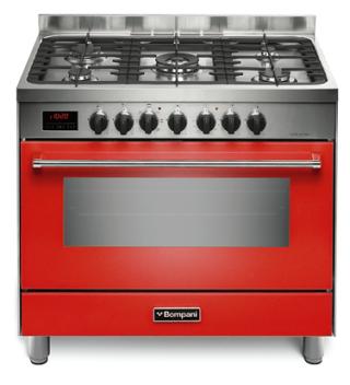 È dotata di piano cottura a gas con 5 fuochi, di cui un potente tripla corona centrale, la cucina Tech BO689DL/N di Bompani in finitura rossa e acciaio inox. Ha griglie professionali in ghisa e accensione elettronica. Il forno elettrico combinato funziona con 8 programmi di cottura. Misura L 90 x P 60 x H 85/90 cm. Prezzo, Iva esclusa, 1.550 euro. www.bompani.it  È dotata di piano cottura a gas con 5 fuochi, di cui un potente tripla corona centrale, la cucina Tech BO689DL/N di Bompani in finitura rossa e acciaio inox. Ha griglie professionali in ghisa e accensione elettronica. Il forno elettrico combinato funziona con 8 programmi di cottura. Misura L 90 x P 60 x H 85/90 cm. Prezzo, Iva esclusa, 1.550 euro. www.bompani.it