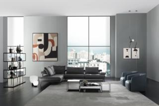 Il divano tre posti angolare James di Chateau d'Ax ha una linea essenziale che permette di collocarlo con facilità in ambienti moderni e design. È reso speciale dalla presenza di una mensola sospesa che percorre tutto lo schienale. La grande penisola laterale lo rende confortevole e accogliente; i cuscini in piuma e poliuretano espanso ad alta densità poggiano sulla sottile struttura in metallo e legno. È disponibile rivestito tessuto, microfibra o pelle, da scegliere fra tante varianti di colore, da quelli più classici ai più trendy. www.chateau-dax.it Il divano tre posti angolare James di Chateau d'Ax ha una linea essenziale che permette di collocarlo con facilità in ambienti moderni e design. È reso speciale dalla presenza di una mensola sospesa che percorre tutto lo schienale. La grande penisola laterale lo rende confortevole e accogliente; i cuscini in piuma e poliuretano espanso ad alta densità poggiano sulla sottile struttura in metallo e legno. È disponibile rivestito tessuto, microfibra o pelle, da scegliere fra tante varianti di colore, da quelli più classici ai più trendy. www.chateau-dax.it