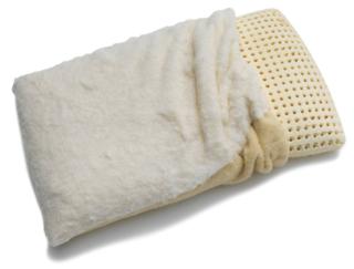 Comfort di Flou è un guanciale elastico, traspirante, studiato per offrire al capo un sostegno estremamente salutare e confortevole. La lastra interna, composta da una struttura in lattice a celle aperte, è avvolta da un lato in cotone, dall’altro in lana. Misura 50x80 cm. Prezzo 162 euro. www.flou.it Comfort di Flou è un guanciale elastico, traspirante, studiato per offrire al capo un sostegno estremamente salutare e confortevole. La lastra interna, composta da una struttura in lattice a celle aperte, è avvolta da un lato in cotone, dall’altro in lana. Misura 50x80 cm. Prezzo 162 euro. www.flou.it