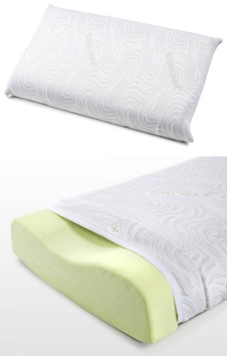 Il tessuto di rivestimento Coolmax, anallergico e antibatterico, nel cuscino Memory Anatomico di Caleffi attiva un sistema di controllo dell’umidità, riducendone la formazione e creando un piacevole microclima durante il sonno. La sagoma assicura una corretta posizione fisiologica della colonna cervico-dorsale e il poliuretano viscoelastico si adatta alla forma del collo e della testa assicurando il massimo sostegno e favorendo il rilassamento dei muscoli cervico-dorsali. Misura 50x80 cm. Prezzo 68,90 euro. www.caleffionline.it Il tessuto di rivestimento Coolmax, anallergico e antibatterico, nel cuscino Memory Anatomico di Caleffi attiva un sistema di controllo dell’umidità, riducendone la formazione e creando un piacevole microclima durante il sonno. La sagoma assicura una corretta posizione fisiologica della colonna cervico-dorsale e il poliuretano viscoelastico si adatta alla forma del collo e della testa assicurando il massimo sostegno e favorendo il rilassamento dei muscoli cervico-dorsali. Misura 50x80 cm. Prezzo 68,90 euro. www.caleffionline.it