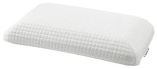 Un lato del cuscino Mjölkklocka di Ikea offre un sostegno ottimale a chi dorme sul fianco e l’altro a chi dorme sulla schiena. Il memory foam, ammortizzante e soffice, offre il giusto sostegno e mantiene una temperatura confortevole e costante per tutta la notte. I piccoli fori nella parte centrale permettono inoltre all’aria di circolare, dissipando l’umidità e garantendo un comfort ottimale. Misura 42x72 cm e è alto 14 cm.  Prezzo 45 euro. www.ikea.it