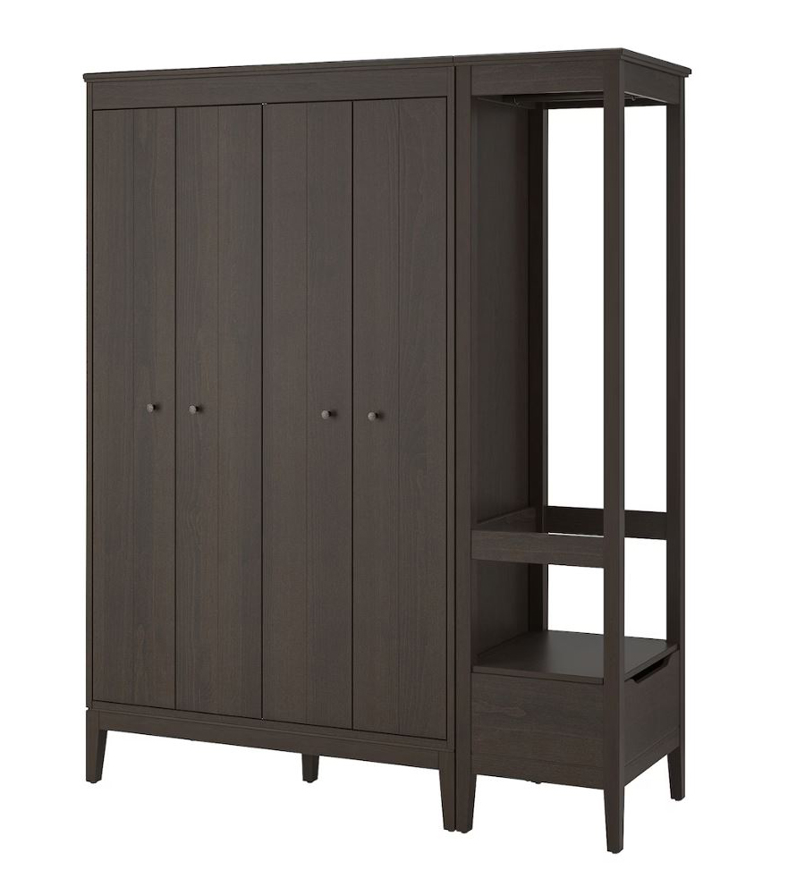 La combinazione guardaroba Idanas di Ikea Italia ha una serie di ante a libro marrone scuro e un pratico elemento a giorno laterale. I ripiani regolabili permettono di personalizzarlo in base alle esigenze. Misura L 180 x P 59 x H 211 cm. Prezzo 688 euro. www.ikea.com La combinazione guardaroba Idanas di Ikea Italia ha una serie di ante a libro marrone scuro e un pratico elemento a giorno laterale. I ripiani regolabili permettono di personalizzarlo in base alle esigenze. Misura L 180 x P 59 x H 211 cm. Prezzo 688 euro. www.ikea.com