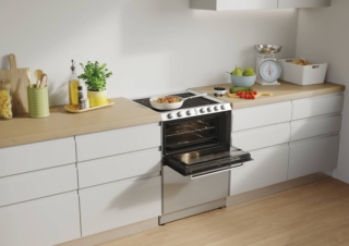 A libera installazione, Candy Trio VXNT/1 è in un solo apparecchio piano cottura in vetroceramica, lavastoviglie e forno multifunzione. Potenza (W)
2100. Misura L 60 x P 60 x 86,5 cm. https://www.candy-home.com/ A libera installazione, Candy Trio VXNT/1 è in un solo apparecchio piano cottura in vetroceramica, lavastoviglie e forno multifunzione. Potenza (W)
2100. Misura L 60 x P 60 x 86,5 cm. https://www.candy-home.com/