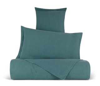 Un'intensa sfumatura di verde per il sacco copripiumino a due piazze Zefiro di Coincasa che è realizzato in lino lavato e ha il retro in raso di cotone lavato tinta unita. Sono disponibili le federe e il lenzuolo coordinati. Prezzo 149 euro. www.coin.it Un'intensa sfumatura di verde per il sacco copripiumino a due piazze Zefiro di Coincasa che è realizzato in lino lavato e ha il retro in raso di cotone lavato tinta unita. Sono disponibili le federe e il lenzuolo coordinati. Prezzo 149 euro. www.coin.it