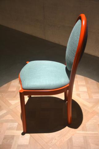 Sedia Aloise di Martino Gamper in legno di faggio con rivestimento in tappezzeria Sedia Aloise di Martino Gamper in legno di faggio con rivestimento in tappezzeria