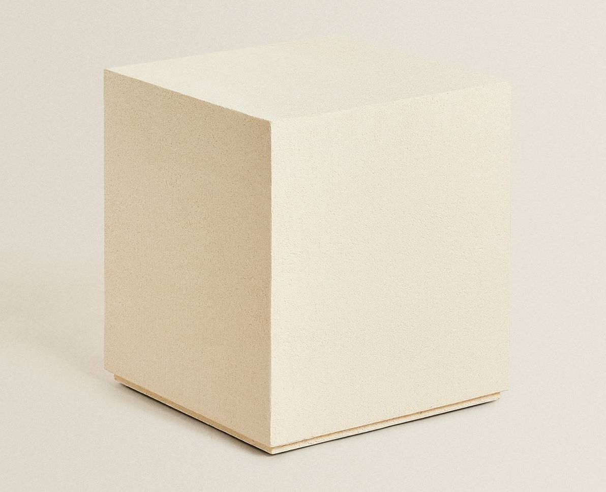 Ha l'aspetto di un cubo il tavolino di Zara Home Italia ce ha la struttura in legno di betulla e la superficie nella finitura cemento in u8na colorazione chiara. Misura L 40 x P 40 x H 45 cm. Prezzo 179 euro. www.zarahome.com Ha l'aspetto di un cubo il tavolino di Zara Home Italia ce ha la struttura in legno di betulla e la superficie nella finitura cemento in u8na colorazione chiara. Misura L 40 x P 40 x H 45 cm. Prezzo 179 euro. www.zarahome.com