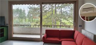 tenda-progetto-al-centro-del-muro-sopra--finestratura-split-per-il-condizionamento tenda-progetto-al-centro-del-muro-sopra--finestratura-split-per-il-condizionamento