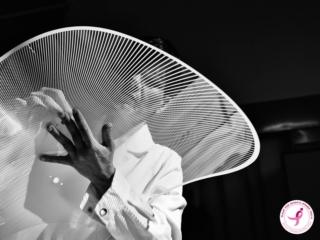 Slamp per Komen Italia lampade fatte dalle Sarte della luce Slamp per Komen Italia lampade fatte dalle Sarte della luce