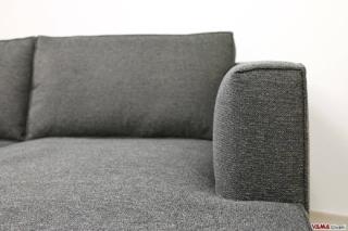 Bracciolo squadrato moderno con particolare cucitura Bracciolo squadrato moderno con particolare cucitura