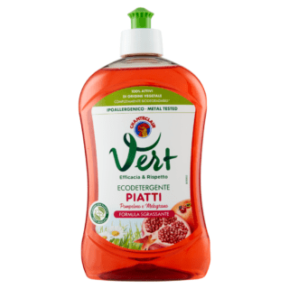 Alla profumazione di melograno e pompelmo, il detersivo per piatti concentrati è a base di tensioattivi di origine vegetale. Ipoallergenico, è contenuto in un flacone di plastica riciclata. Da 500 ml, prezzo 1,79 euro. www.vertdichanteclair.it Alla profumazione di melograno e pompelmo, il detersivo per piatti concentrati è a base di tensioattivi di origine vegetale. Ipoallergenico, è contenuto in un flacone di plastica riciclata. Da 500 ml, prezzo 1,79 euro. www.vertdichanteclair.it