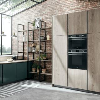 In classe A+, il forno combinato a vapore Linea SOP6101S2N di Smeg è anche pirolitico, cioè ha programma autopulente. Ha cavità di 68 litri dove è possibile cucinare anche più piatti contemporaneamente e ha serbatoio dell’acqua che garantisce fino a 6 ore di funzionamento.  Il sistema di regolazione consente di regolare gli impulsi di vapore tra il 20% e il 40%. In classe A+, è largo 60 cm, ha 11 funzioni, tra cui anche quella pizza e di lievitazione. Prezzo 1.249 euro. www.smeg.it In classe A+, il forno combinato a vapore Linea SOP6101S2N di Smeg è anche pirolitico, cioè ha programma autopulente. Ha cavità di 68 litri dove è possibile cucinare anche più piatti contemporaneamente e ha serbatoio dell’acqua che garantisce fino a 6 ore di funzionamento.  Il sistema di regolazione consente di regolare gli impulsi di vapore tra il 20% e il 40%. In classe A+, è largo 60 cm, ha 11 funzioni, tra cui anche quella pizza e di lievitazione. Prezzo 1.249 euro. www.smeg.it