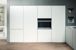 Con una maniglia sottile e robusta, chiusura ammortizzata SoftClosing e manopole push push a scomparsa, il forno W/ OM75 di Whirlpool da 75 cm, ha una capienza di 89 litri e tecnologia Cook3, che permette di cucinare alla perfezione contemporaneamente su 3 livelli sia pietanze dello stesso tipo che pietanze diverse senza commistione di sapori e di odori, risparmiando tempo di cottura ed energia. Elegante, è caratterizzato da vetro nero e cornice porta inox antimpronta, è in classe A+ e ha 8 funzioni di cottura automatiche. Prezzo da rivenditore. www.whirlpool.it Con una maniglia sottile e robusta, chiusura ammortizzata SoftClosing e manopole push push a scomparsa, il forno W/ OM75 di Whirlpool da 75 cm, ha una capienza di 89 litri e tecnologia Cook3, che permette di cucinare alla perfezione contemporaneamente su 3 livelli sia pietanze dello stesso tipo che pietanze diverse senza commistione di sapori e di odori, risparmiando tempo di cottura ed energia. Elegante, è caratterizzato da vetro nero e cornice porta inox antimpronta, è in classe A+ e ha 8 funzioni di cottura automatiche. Prezzo da rivenditore. www.whirlpool.it