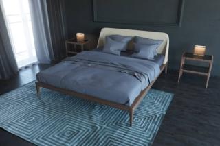 La struttura in legno di frassino, disponibile in finiture diverse, di Bellagio di Morelato lo rende un letto senza tempo, che non passa di moda. È completato da una rete a doghe. La testata sagomata e accogliente è disponibile rivestita in pelle, in alcantara o in tessuto. Misura L 183 x P 213 x H 90 cm. Prezzo a partire da 3.360 euro + IVA. www.morelato.it La struttura in legno di frassino, disponibile in finiture diverse, di Bellagio di Morelato lo rende un letto senza tempo, che non passa di moda. È completato da una rete a doghe. La testata sagomata e accogliente è disponibile rivestita in pelle, in alcantara o in tessuto. Misura L 183 x P 213 x H 90 cm. Prezzo a partire da 3.360 euro + IVA. www.morelato.it