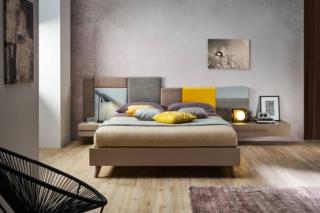 Una grande testata con pannelli imbottiti Tetris, fissati a parete, per la composizione SC223 della linea Night Collection di Moretti Compact. La testata è componibile a piacere in base al gusto e allo spazio disponibile. I pannelli, rivestiti in tessuto o ecopelle, sono sfoderabili per agevolare le operazioni di pulizia. I comodini wallbox, fissati a muro, completano la composizione rendendola leggera. Misura L 343,4 x P 209,5 x H 114,4 cm. Prezzo 1.105 euro. www.moretticompact.it Una grande testata con pannelli imbottiti Tetris, fissati a parete, per la composizione SC223 della linea Night Collection di Moretti Compact. La testata è componibile a piacere in base al gusto e allo spazio disponibile. I pannelli, rivestiti in tessuto o ecopelle, sono sfoderabili per agevolare le operazioni di pulizia. I comodini wallbox, fissati a muro, completano la composizione rendendola leggera. Misura L 343,4 x P 209,5 x H 114,4 cm. Prezzo 1.105 euro. www.moretticompact.it