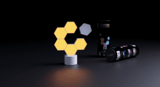 Una lampada smart componibile, composta da una base di pietra e 6 moduli esagonali LED. Cololight Pro può essere posizionata su un tavolo, installata su una parete o anche montata in modo tale da rimanere sospeso al soffitto. Grazie ad una vasta scelta di 16 milioni di colori permette di creare effetti luminosi per creare un’atmosfera suggestiva in qualsiasi stanza. Il dispositivo si gestisce tramite l’app dedicata e si può sincronizzare il cambiamento dei colori a ritmo di musica, utilizzando il microfono del telefono. Grazie alla compatibilità con Amazon Alexa e Google Assistant è possibile accendere e spegnere le luci dei pannelli, cambiare i colori e l’intensità, esclusivamente attraverso la propria voce. È disponibile un kit di espansione con 3 pannelli aggiuntivi. Distribuita in Italia da Hinnovation by Nital.  Prezzo Starter Set79,99 euro, prezzo kit di pannelli aggiuntivi 34,90 euro. www.hinnovation.it Una lampada smart componibile, composta da una base di pietra e 6 moduli esagonali LED. Cololight Pro può essere posizionata su un tavolo, installata su una parete o anche montata in modo tale da rimanere sospeso al soffitto. Grazie ad una vasta scelta di 16 milioni di colori permette di creare effetti luminosi per creare un’atmosfera suggestiva in qualsiasi stanza. Il dispositivo si gestisce tramite l’app dedicata e si può sincronizzare il cambiamento dei colori a ritmo di musica, utilizzando il microfono del telefono. Grazie alla compatibilità con Amazon Alexa e Google Assistant è possibile accendere e spegnere le luci dei pannelli, cambiare i colori e l’intensità, esclusivamente attraverso la propria voce. È disponibile un kit di espansione con 3 pannelli aggiuntivi. Distribuita in Italia da Hinnovation by Nital.  Prezzo Starter Set79,99 euro, prezzo kit di pannelli aggiuntivi 34,90 euro. www.hinnovation.it