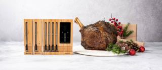 Utile sia per principianti sia per esperti, il termometro da cucina intelligente Meater Plus permette di monitorare la propria pietanza dall’app per smartphone e tablet e ne stima i tempi di cottura, semplice da configurare e da usare. La potenza del segnale wireless, copre un raggio di 50 metri per consentire di allontanarsi dalla postazione di cottura senza dover controllare di continuo la preparazione. È utilizzabile in tutte le cotture, non solo in forno, ma anche nel barbecue, sulla griglia e in padella. Prezzo 109 euro. www.meater.com