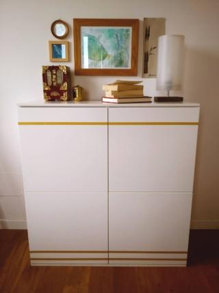 L’oro può essere molto impegnativo ed è facile esagerare, per questo motivo si è scelta una decorazione semplice e lineare che ne bilanci l’effetto finale L’oro può essere molto impegnativo ed è facile esagerare, per questo motivo si è scelta una decorazione semplice e lineare che ne bilanci l’effetto finale