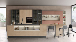 Stile contemporaneo per la cucina Tablet di CREO Kitchens che si articola in un'isola con vani a giorno sotto il piano e un bancone snack trapezoidale sul lato e in una armadiatura a parete composta da moduli in melaminico pietra Fulvus e colonne in melaminico bamboo nativo e vetro fumé. Un modulo base da 60 cm senza top, prezzo 273 euro + IVA. www.creokitchens.it Stile contemporaneo per la cucina Tablet di CREO Kitchens che si articola in un'isola con vani a giorno sotto il piano e un bancone snack trapezoidale sul lato e in una armadiatura a parete composta da moduli in melaminico pietra Fulvus e colonne in melaminico bamboo nativo e vetro fumé. Un modulo base da 60 cm senza top, prezzo 273 euro + IVA. www.creokitchens.it