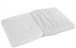 MagniCool 3D di Magniflex è un guanciale con forma tradizionale e con rivestimento con formula fresh, il guanciale regala un morbido sostegno all’insegna della freschezza. L'interno in Memoform (memory) è studiato per reagire al peso di collo, testa e spalle, accogliendo le naturali curvature della zona cervicale e regalando così una sensazione di benessere durante il riposo. Il rivestimento fresco, termoregolatore ed estremamente traspirante è facilmente sfoderabile e lavabile.  Prezzo (scontato del 25%) 99 euro. www.magniflex.com MagniCool 3D di Magniflex è un guanciale con forma tradizionale e con rivestimento con formula fresh, il guanciale regala un morbido sostegno all’insegna della freschezza. L'interno in Memoform (memory) è studiato per reagire al peso di collo, testa e spalle, accogliendo le naturali curvature della zona cervicale e regalando così una sensazione di benessere durante il riposo. Il rivestimento fresco, termoregolatore ed estremamente traspirante è facilmente sfoderabile e lavabile.  Prezzo (scontato del 25%) 99 euro. www.magniflex.com