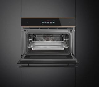 Nel forno a vapore compatto Galileo Omnichef SO4606WAPNR di Smeg il sistema Fill&Hide consente di aggiungere acqua anche a porta chiusa. Combina tre tecnologie di cottura (tradizionale, a vapore e a microonde) in due modalità: in sequenza con la funzione Multistep, oppure in contemporanea con la funzione Multitech, al fine di ridurre il tempo di cottura fino al 70% e garantire una perfetta cottura. Ha 150 ricette preimpostate e le diverse preparazioni vengono impostate tramite il display touch che, con il supporto di accessori dedicati, consente di selezionare anche funzioni di cottura aggiuntive come la cottura Bbq, la frittura o la preparazione della pizza grazie alla pietra refrattaria. Il serbatoio per il vapore è riempibile in ogni momento, anche a forno chiuso durante il funzionamento. È largo 60 cm e alto 45 cm. Prezzo 4.729 euro. http://www.smeg.it Nel forno a vapore compatto Galileo Omnichef SO4606WAPNR di Smeg il sistema Fill&Hide consente di aggiungere acqua anche a porta chiusa. Combina tre tecnologie di cottura (tradizionale, a vapore e a microonde) in due modalità: in sequenza con la funzione Multistep, oppure in contemporanea con la funzione Multitech, al fine di ridurre il tempo di cottura fino al 70% e garantire una perfetta cottura. Ha 150 ricette preimpostate e le diverse preparazioni vengono impostate tramite il display touch che, con il supporto di accessori dedicati, consente di selezionare anche funzioni di cottura aggiuntive come la cottura Bbq, la frittura o la preparazione della pizza grazie alla pietra refrattaria. Il serbatoio per il vapore è riempibile in ogni momento, anche a forno chiuso durante il funzionamento. È largo 60 cm e alto 45 cm. Prezzo 4.729 euro. http://www.smeg.it