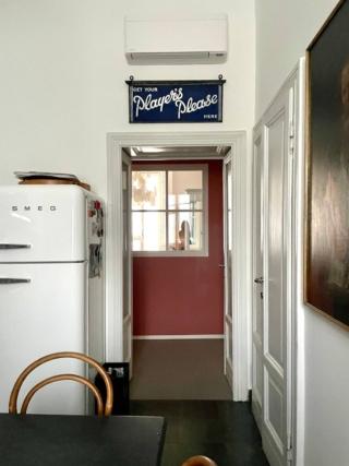 split Daikin Stylish sopra vecchia insegna split Daikin Stylish sopra vecchia insegna