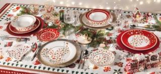 tavola natale 2021 servizio porcellana bianca decorata chicchi e balocchi sottopiatti dorati rossi trenino brandani tavola natale 2021 servizio porcellana bianca decorata chicchi e balocchi sottopiatti dorati rossi trenino brandani