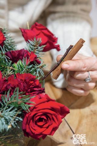 Inserire 4 coppie lungo il bordo Inserire 4 coppie lungo il bordo