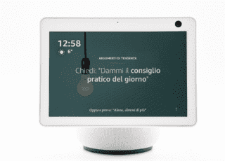 Il dispositivo Echo Show 10 di Amazon ruota seguendo i movimenti di chi lo utilizza. La nuova telecamera grandangolare da 13 MP regola l’inquadratura per mantenere sempre il soggetto in primo piano e al centro dell'immagine. Supporta le chiamate di gruppo ed è possibile chiedere all’assistente vocale Alexa di effettuare una videochiamata senza preoccuparsi di uscire dall'inquadratura perché, mentre ci si muove, anche il dispositivo ruota. I doppi tweeter frontali e il potente woofer di cui è dotato, forniscono una qualità eccellente del suono che si adatta automaticamente allo spazio. Inoltre, grazie al motore brushless, il sistema di rotazione è totalmente silenzioso. Pezzo 249,99 euro. www.amazon.com Il dispositivo Echo Show 10 di Amazon ruota seguendo i movimenti di chi lo utilizza. La nuova telecamera grandangolare da 13 MP regola l’inquadratura per mantenere sempre il soggetto in primo piano e al centro dell'immagine. Supporta le chiamate di gruppo ed è possibile chiedere all’assistente vocale Alexa di effettuare una videochiamata senza preoccuparsi di uscire dall'inquadratura perché, mentre ci si muove, anche il dispositivo ruota. I doppi tweeter frontali e il potente woofer di cui è dotato, forniscono una qualità eccellente del suono che si adatta automaticamente allo spazio. Inoltre, grazie al motore brushless, il sistema di rotazione è totalmente silenzioso. Pezzo 249,99 euro. www.amazon.com