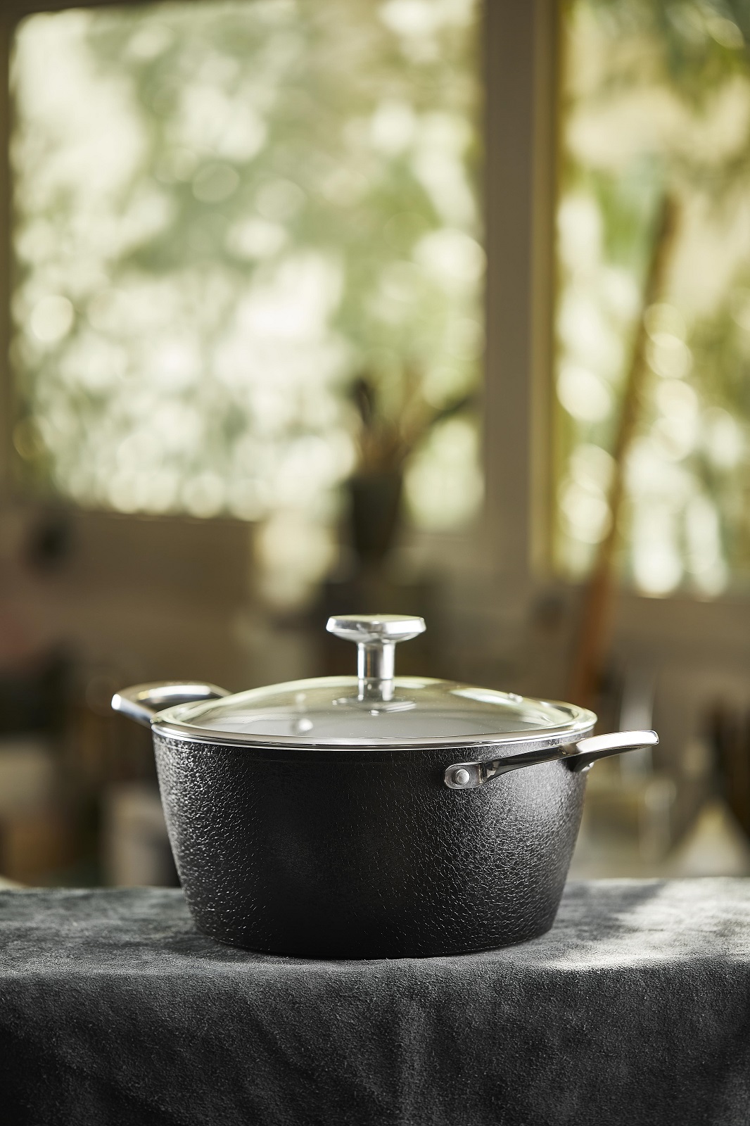 La linea Armonia Finegres di Moneta è realizzata in alluminio di alto spessore con bordi rinforzati. Ha rivestimento naturale FINEGRES® di colore grigio e fondo FULL INDUCTION®. Prezzo del tegame con due maniglie e coperchio nel diametro di 28 cm 119,50 euro. www.moneta.it La linea Armonia Finegres di Moneta è realizzata in alluminio di alto spessore con bordi rinforzati. Ha rivestimento naturale FINEGRES® di colore grigio e fondo FULL INDUCTION®. Prezzo del tegame con due maniglie e coperchio nel diametro di 28 cm 119,50 euro. www.moneta.it