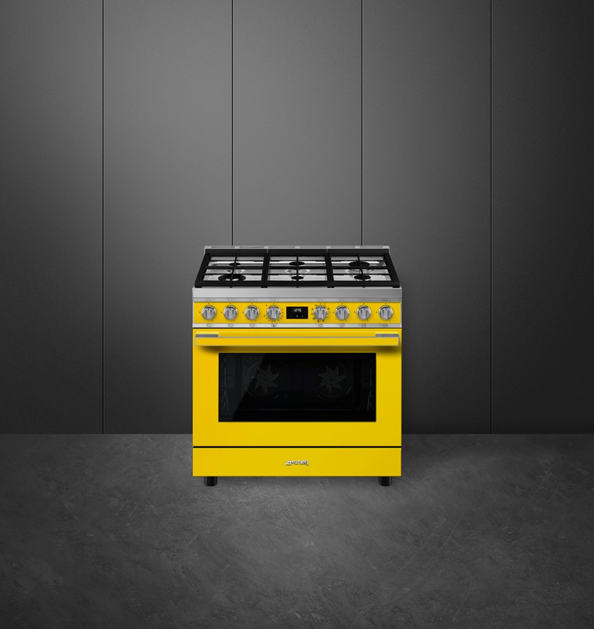 Ha griglie in ghisa la cucina freestanding con piano cottura gas Portofino
CPF9GMYW1 di Smeg di colore giallo. È dotata di forno termoventilato con 5 livelli di cottura. Il piano cottura misura L 90 x P 60 cm. Prezzo 2.439 euro. www.smeg.com Ha griglie in ghisa la cucina freestanding con piano cottura gas Portofino
CPF9GMYW1 di Smeg di colore giallo. È dotata di forno termoventilato con 5 livelli di cottura. Il piano cottura misura L 90 x P 60 cm. Prezzo 2.439 euro. www.smeg.com