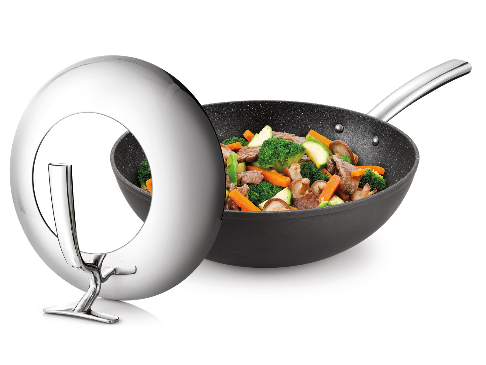 Il wok con coperchio di Tescoma completa la linea di pentole President. Ha rivestimento antiaderente ruvido e grezzo che simula la pietra naturale e ne riproduce le caratteristiche in cottura. Grazie alla sua forma distribuisce il calore in maniera uniforme. Poiché è molto resistente, si possono usare anche utensili in metallo senza rovinarlo. È adatto a tutti i tipi di piano cottura e anche in forno, poiché resiste fino a 200 °C con il coperchio applicato. Il coperchio è in vetro e acciaio inox con una pratica impugnatura che permette di appoggiarlo al piano di lavoro senza sgocciolare. Ha un diametro di ø 30 cm. Prezzo 159 euro. www.tescoma.com Il wok con coperchio di Tescoma completa la linea di pentole President. Ha rivestimento antiaderente ruvido e grezzo che simula la pietra naturale e ne riproduce le caratteristiche in cottura. Grazie alla sua forma distribuisce il calore in maniera uniforme. Poiché è molto resistente, si possono usare anche utensili in metallo senza rovinarlo. È adatto a tutti i tipi di piano cottura e anche in forno, poiché resiste fino a 200 °C con il coperchio applicato. Il coperchio è in vetro e acciaio inox con una pratica impugnatura che permette di appoggiarlo al piano di lavoro senza sgocciolare. Ha un diametro di ø 30 cm. Prezzo 159 euro. www.tescoma.com