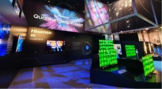 Presentato al CES 2022 il primo Laser TV al mondo con risoluzione 8K che garantisce elevate prestazioni e un'alta qualità d'immagine. La nuova linea premium U9H di Hisense è dotata di tecnologia Mini LED ed è in grado di garantire performance HDR eccellenti con un migliore contrasto e colori brillanti. Queste caratteristiche hanno permesso al modello 8K 85U9H di ottenere il riconoscimento CES 2022 Innovation Award Honoree. www.hisense.it Presentato al CES 2022 il primo Laser TV al mondo con risoluzione 8K che garantisce elevate prestazioni e un'alta qualità d'immagine. La nuova linea premium U9H di Hisense è dotata di tecnologia Mini LED ed è in grado di garantire performance HDR eccellenti con un migliore contrasto e colori brillanti. Queste caratteristiche hanno permesso al modello 8K 85U9H di ottenere il riconoscimento CES 2022 Innovation Award Honoree. www.hisense.it