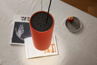 Lampada fonoassorbente Tube Light (design Nina Mair) di Ydol