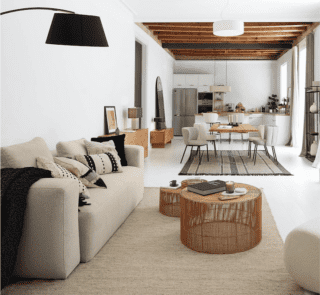 Arredi e complementi del living sono di Kave Home, kavehome.com Arredi e complementi del living sono di Kave Home, kavehome.com