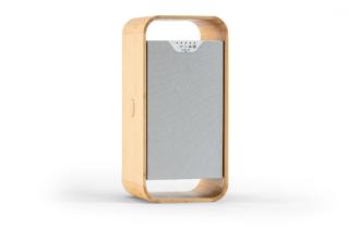 Il purificatore d'aria OneLife X cattura il 99,99% di particelle nocive nell'aria. Si rivela inoltre altamente efficiente dal punto di vista energetico, infatti, richiede meno energia di una lampada a LED. Amico dell'ambiente, è realizzato in plastica riciclata e in bambù; il filtro può essere lavato in lavastoviglie, quindi non è necessario smaltirlo come invece i comuni filtri Hepa che sono realizzati con fibre di vetro o di poliestere. Il ventilatore assiale ottimizzato produce un preciso flusso d'aria mirato e direzionabile, in grado di assicurare aria pulita in qualsiasi luogo e senza alcun rumore. Il sensore laser di precisione rileva gli inquinanti indoor, VOC, polveri sottili e particelle ultra-fini nell'aria così come umidità e livello della temperatura. Prezzo circa 706 euro. In prevendita su Indiegogo. www.onelife.eco Il purificatore d'aria OneLife X cattura il 99,99% di particelle nocive nell'aria. Si rivela inoltre altamente efficiente dal punto di vista energetico, infatti, richiede meno energia di una lampada a LED. Amico dell'ambiente, è realizzato in plastica riciclata e in bambù; il filtro può essere lavato in lavastoviglie, quindi non è necessario smaltirlo come invece i comuni filtri Hepa che sono realizzati con fibre di vetro o di poliestere. Il ventilatore assiale ottimizzato produce un preciso flusso d'aria mirato e direzionabile, in grado di assicurare aria pulita in qualsiasi luogo e senza alcun rumore. Il sensore laser di precisione rileva gli inquinanti indoor, VOC, polveri sottili e particelle ultra-fini nell'aria così come umidità e livello della temperatura. Prezzo circa 706 euro. In prevendita su Indiegogo. www.onelife.eco