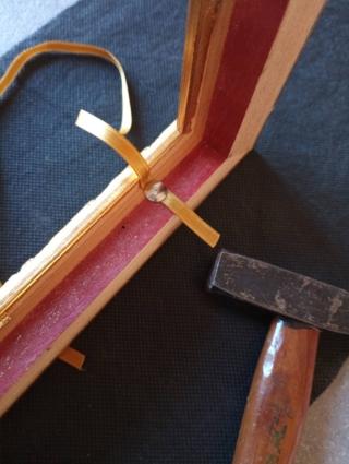 Portaorecchini cornice fissare nastro con puntine Portaorecchini cornice fissare nastro con puntine