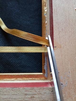 Portaorecchini cornice tagliare eccedenza nastro Portaorecchini cornice tagliare eccedenza nastro