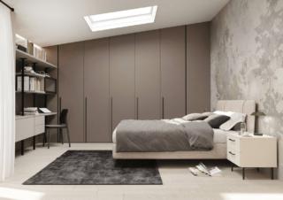 Permette di sfuttare al meglio lo spazio sotto il tetto inclinato di una mansarda l'armadio a cinque ante battenti Global Night 01 di La Casa Moderna. Le ante lisce sono in nobilitato color tortora e si aprono per mezzo di lunghe e sottili maniglie verticali in metallo nella finitura lavagna. Misura L 302,5 x P 60,6 x H 228/285 cm. Prezzo a partire da 2.450 euro. www.lacasamoderna.com