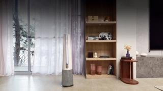 Raggiungere uno stile di vita e un futuro migliore per tutti, questa è la grande sfida di LG, che durante il CES 2022 tra le diverse proposte ha presentato PuriCare AeroTower, la soluzione all-in-one per l’air care domestica progettata per avere insieme i vantaggi della purificazione dell’aria, del raffrescamento e del riscaldamento. Il tema scelto dall'azienda per il CES 2022, The Better Life You Deserve, sottolinea l’obiettivo di voler migliorare ogni aspetto della vita quotidiana attraverso l’innovazione tecnologica e il design e trova massima espressione nelle soluzioni proposte come la torre di purificazione dell'aria o LG tiiun, l’innovativo elettrodomestico per il giardinaggio indoor che offre un modo semplice, pulito e affidabile per coltivare in casa verdure e aromi tutto l’anno. La tower di LG è dotata di sistema multi-filtrante True HEPA che cattura il 99,97% delle polveri sottili e degli allergeni, grazie alla tecnologia UVnano LED abbinata ai suoi filtri HEPA, assicura un livello aggiuntivo di protezione trattenendo anche i batteri nocivi trasportati dall’aria. Il flusso d’aria multi-direzionale permette di scegliere tra modalità diretta, diffusa o ampia per assicurare un comfort personalizzato in qualsiasi ambiente. Prezzi e disponibilità saranno indicate nei prossimi mesi. www.lg.com Raggiungere uno stile di vita e un futuro migliore per tutti, questa è la grande sfida di LG, che durante il CES 2022 tra le diverse proposte ha presentato PuriCare AeroTower, la soluzione all-in-one per l’air care domestica progettata per avere insieme i vantaggi della purificazione dell’aria, del raffrescamento e del riscaldamento. Il tema scelto dall'azienda per il CES 2022, The Better Life You Deserve, sottolinea l’obiettivo di voler migliorare ogni aspetto della vita quotidiana attraverso l’innovazione tecnologica e il design e trova massima espressione nelle soluzioni proposte come la torre di purificazione dell'aria o LG tiiun, l’innovativo elettrodomestico per il giardinaggio indoor che offre un modo semplice, pulito e affidabile per coltivare in casa verdure e aromi tutto l’anno. La tower di LG è dotata di sistema multi-filtrante True HEPA che cattura il 99,97% delle polveri sottili e degli allergeni, grazie alla tecnologia UVnano LED abbinata ai suoi filtri HEPA, assicura un livello aggiuntivo di protezione trattenendo anche i batteri nocivi trasportati dall’aria. Il flusso d’aria multi-direzionale permette di scegliere tra modalità diretta, diffusa o ampia per assicurare un comfort personalizzato in qualsiasi ambiente. Prezzi e disponibilità saranno indicate nei prossimi mesi. www.lg.com