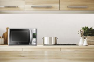 Con il microonde CMXG20DS di Candy si possono scegliere 40 programmi di cottura grazie all'App Cook-in App che assiste e guida nella preparazione. Cuoce, gratina, riscalda e ha programma Defrost che seleziona il peso dell’alimento o il tempo di scongelamento in automatico. Regolabile su 5 livelli di potenza, è capiente 20 litri. Misura L 46 x P 36,5 x H 29 cm. Prezzo 129 euro. www.candy.it Con il microonde CMXG20DS di Candy si possono scegliere 40 programmi di cottura grazie all'App Cook-in App che assiste e guida nella preparazione. Cuoce, gratina, riscalda e ha programma Defrost che seleziona il peso dell’alimento o il tempo di scongelamento in automatico. Regolabile su 5 livelli di potenza, è capiente 20 litri. Misura L 46 x P 36,5 x H 29 cm. Prezzo 129 euro. www.candy.it