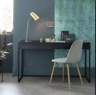 Total black la scrivania Opal di Maisons du monde che grazie al suo design minimalista può accogliere con facilità due postazioni di lavoro e due sedute affiancate. È realizzata in legno certificato FSC ed è dotata di due comodi cassetti; la sottile struttura di sostegno è in metallo nero. Misura L 140 x P 50 x h 78 cm. Prezzo 419 euro. www.maisonsdumonde.com Total black la scrivania Opal di Maisons du monde che grazie al suo design minimalista può accogliere con facilità due postazioni di lavoro e due sedute affiancate. È realizzata in legno certificato FSC ed è dotata di due comodi cassetti; la sottile struttura di sostegno è in metallo nero. Misura L 140 x P 50 x h 78 cm. Prezzo 419 euro. www.maisonsdumonde.com