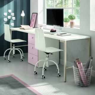 La scrivania con cassettiera Iago comp. 002 In vendita su Webarredamenti.it permette a una coppia di sorelle di studiare contemporaneamente. Il piano in nobilitato melamminico bianco e la cassettiera centrale rosa sono disponibili in altre varianti di colore. I sostegni squadrati e lineari sono realizzati in metallo. Misura L 225 x P 60 x H 72,5 cm. Prezzo 747 euro. www.webarredamenti.it La scrivania con cassettiera Iago comp. 002 In vendita su Webarredamenti.it permette a una coppia di sorelle di studiare contemporaneamente. Il piano in nobilitato melamminico bianco e la cassettiera centrale rosa sono disponibili in altre varianti di colore. I sostegni squadrati e lineari sono realizzati in metallo. Misura L 225 x P 60 x H 72,5 cm. Prezzo 747 euro. www.webarredamenti.it