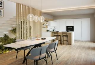 Ha in dotazione due allunghe il modello Tango di La Casa  Moderna che ha il piano a botte in ceramica opaca effetto marmo sorretto da un basamento in metallo verniciato nero. Misura L 180/270 x P 100 x H 75 cm. Prezzo a partire da 2.980 euro. www.lacasamoderna.com