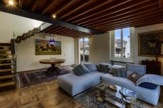 Soggiorno con soffitto ligneo Soggiorno con soffitto ligneo