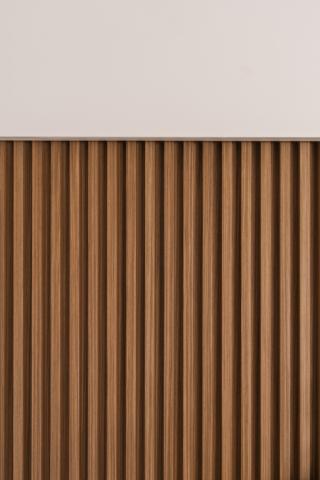 Dettaglio boiserie di noce canaletto