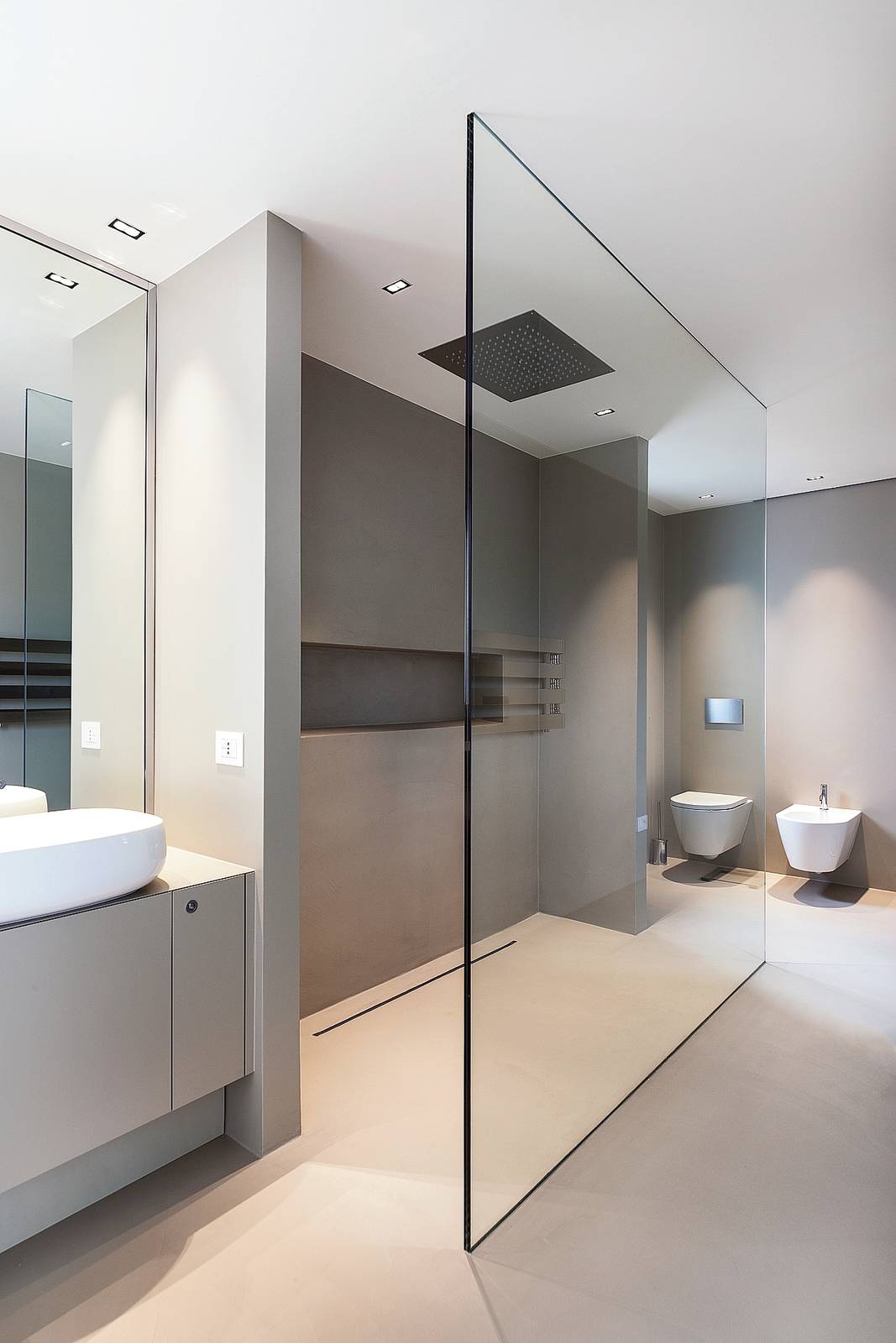 Materia di Elekta, impermeabile,
è monocomponente a base acqua, senza solventi,
in 40 colori. Con effetto strutturato, leggermente ruvido o levigato liscio,
si applica a spatola.
Per pavimenti costa da 90 a 110 euro al mq +Iva, compresa la manodopera. www.elektapainting.it Materia di Elekta, impermeabile,
è monocomponente a base acqua, senza solventi,
in 40 colori. Con effetto strutturato, leggermente ruvido o levigato liscio,
si applica a spatola.
Per pavimenti costa da 90 a 110 euro al mq +Iva, compresa la manodopera. www.elektapainting.it