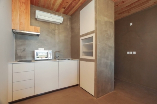 Ultratop Loft di Mapei, monocomponente
a base di resine e di sabbie silicee, per pavimenti
e rivestimenti anche preesistenti, a effetto
spatolato o nuvolato, resiste all'abrasione.
A grana grossa o fine, adatta anche in bagni
e zone wellness, si colora con il pigmento Ultratop Easycolor. Prezzo da rivenditore. www.mapei.com/it Ultratop Loft di Mapei, monocomponente
a base di resine e di sabbie silicee, per pavimenti
e rivestimenti anche preesistenti, a effetto
spatolato o nuvolato, resiste all'abrasione.
A grana grossa o fine, adatta anche in bagni
e zone wellness, si colora con il pigmento Ultratop Easycolor. Prezzo da rivenditore. www.mapei.com/it