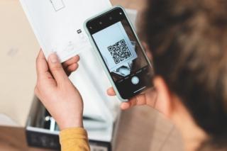 Scannerizza il codice QR per visualizzare il tuo video tutorial Scannerizza il codice QR per visualizzare il tuo video tutorial